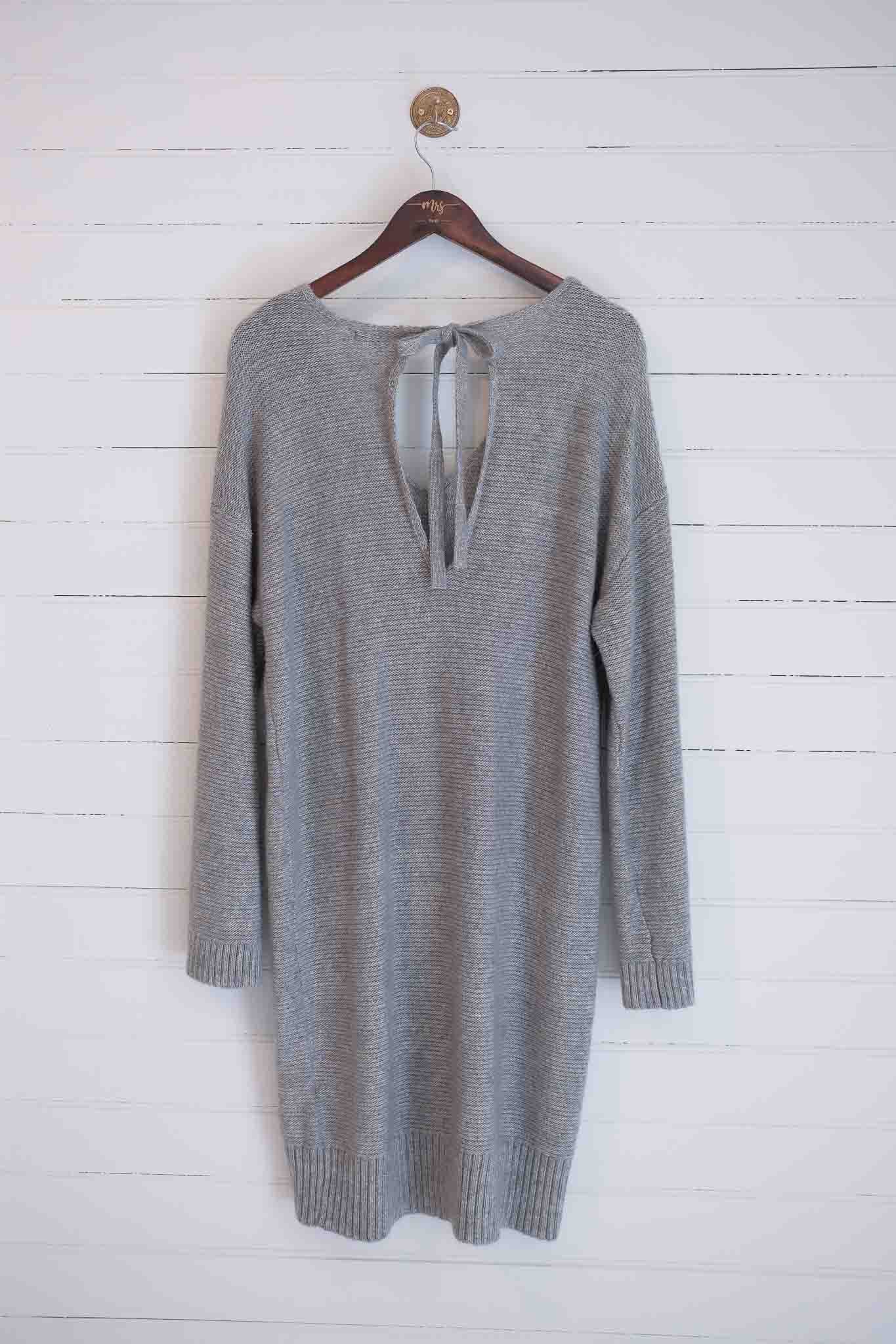 Extra Large Grey Sweater Dress With Tied Detail in Back